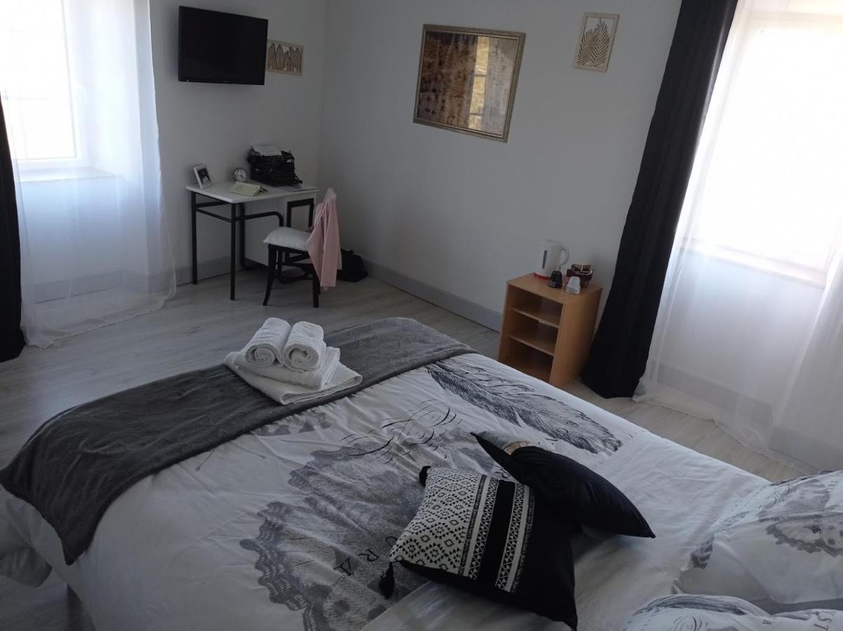 La Douce Parenthese B&B Entre Bois Et Champs 3 Chambres-Accueil Motards Montirat  Exterior foto