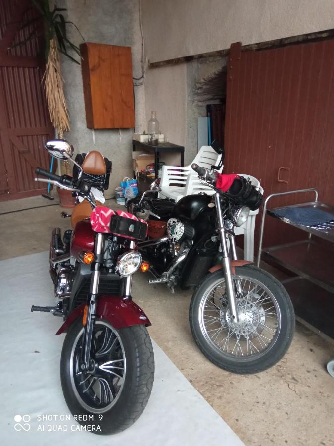 La Douce Parenthese B&B Entre Bois Et Champs 3 Chambres-Accueil Motards Montirat  Exterior foto