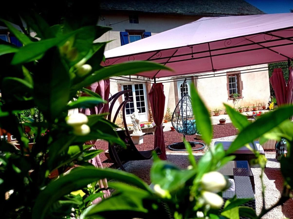 La Douce Parenthese B&B Entre Bois Et Champs 3 Chambres-Accueil Motards Montirat  Exterior foto